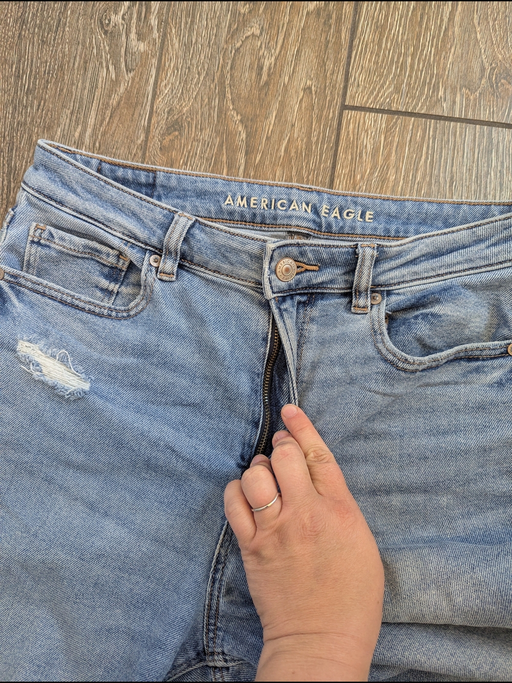 American Eagle Mom Jeans Size 10 Medium Wash High Rise 27 Inch Inseam - Picture 3 of 11